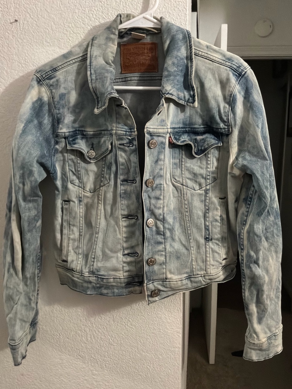 Levi's Acid Wash Denim Trucker Jacket Women's Size M Blue Button Front 70270